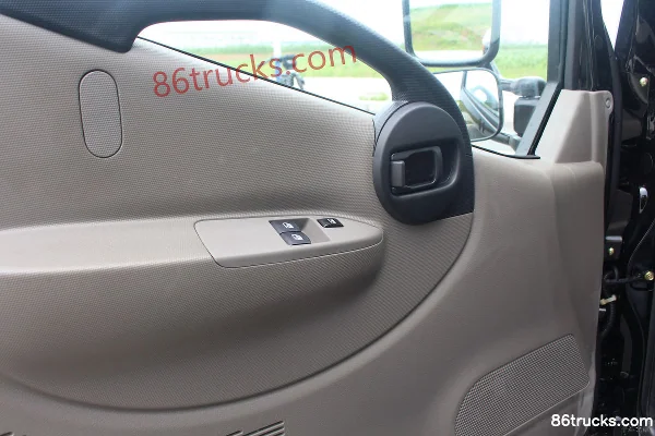Dongfeng Kaipute N290 115 hp 4X2(6 wheels) 4.1m Single Row Van Light Truck Cab (2) | 86Trucks