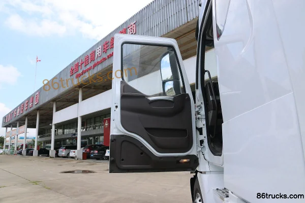 Dongfeng Liuqi Chenglong T7 poids lourd 430 ch 6X4(10 roues) tracteur routier à capot pour matières dangereuses Cabine (2) | 86Trucks