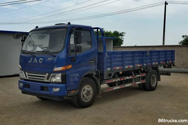 JAC JunLing W455 camion moyen 141ch 4X2(6 roues) 6,2m plateau camion porteur Extérieur (3) | 86Trucks
