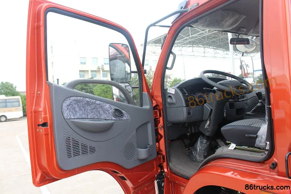 Dongfeng Duolika D8 Ruineng Edition 200 hp 4X2(6 wheels) 5.8m single-row flatbed cargo truck (China VI) Cab (3) | 86Trucks