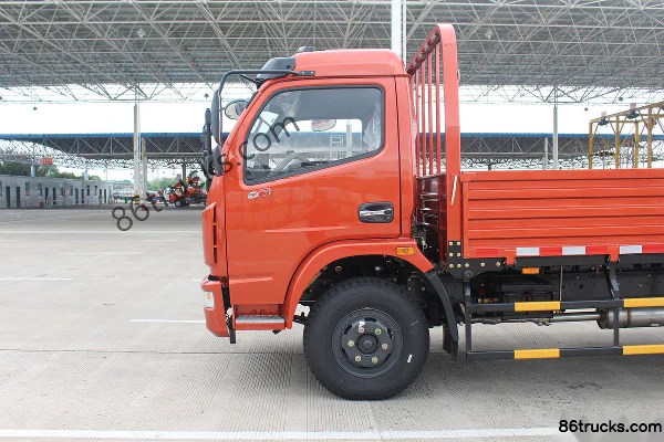 Dongfeng Duolika D8 Ruineng Edition 200 hp 4X2(6 wheels) 5.8m single-row flatbed cargo truck (China VI) Cab (1) | 86Trucks