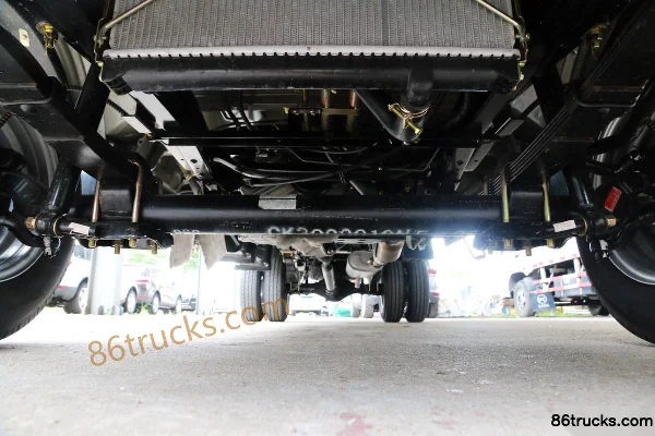 Changan Kuayue New Leopard II 1.5L 112hp 4X2(6 wheels) 2.55m double-row stake truck Chassis (1) | 86Trucks