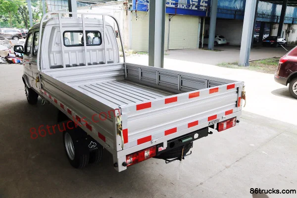 Changan Kuayue New Leopard II 1.5L 112hp 4X2(6 wheels) 2.55m double-row stake truck Body (1) | 86Trucks