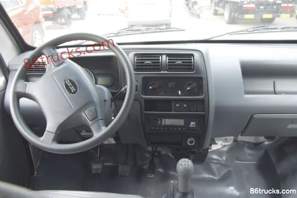 Dongfeng Junfeng 1.3L 87 hp 4X2(6 wheels) Gasoline 2.5m Double-Cab Stake Truck (1) | 86Trucks