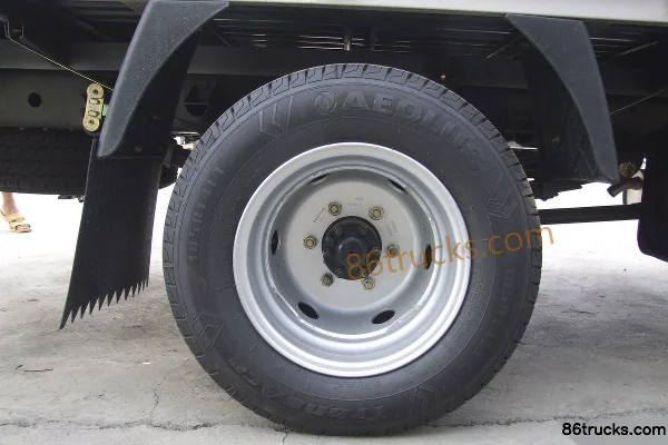 Dongfeng Junfeng 1.3L 87 hp 4X2(6 wheels) Gasoline 2.5m Double-Cab Stake Truck Chassis (1) | 86Trucks