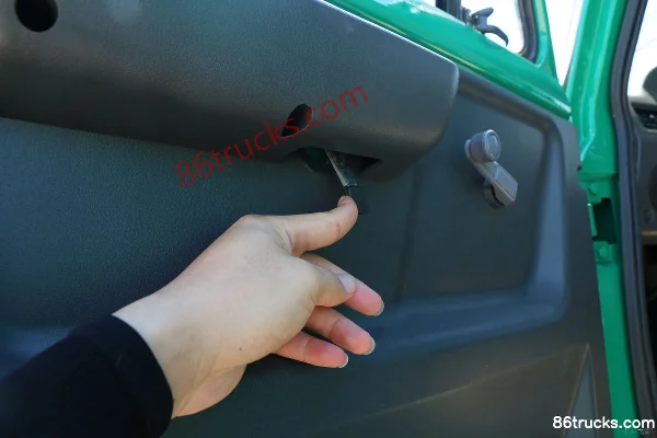 FAW Liute tracteur routier économique à capot long 220 ch 4X2(6 roues) Cabine (3) | 86Trucks