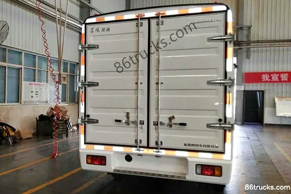 Dongfeng Fengshang 115 hp 4X2(6 wheels) box truck Cab (1) | 86Trucks