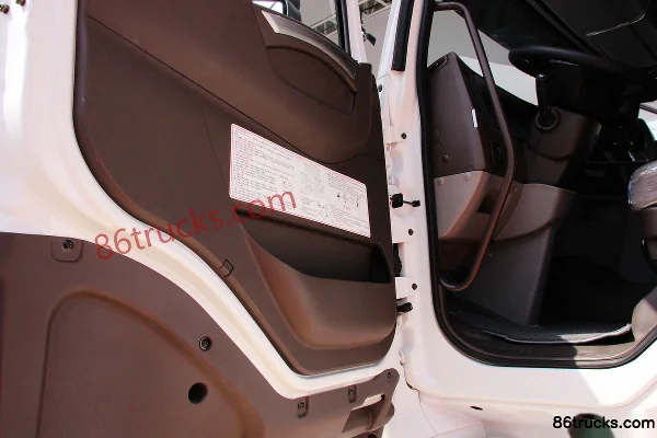 Dongfeng Liuqi Chenglong T7 Heavy Truck 520hp 6X4(10 wheels) Long-nose Tractor Truck Cab (3) | 86Trucks