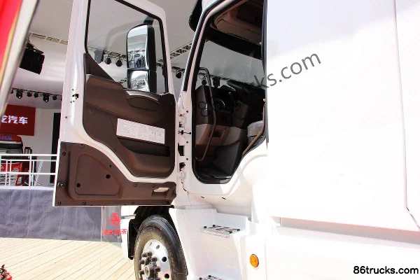 Dongfeng Liuqi Chenglong T7 Heavy Truck 520hp 6X4(10 wheels) Long-nose Tractor Truck Cab (1) | 86Trucks
