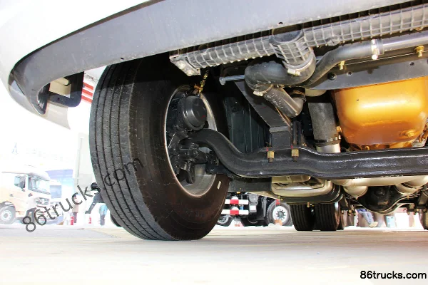 Dongfeng Liuqi Chenglong T7 Heavy Truck 520hp 6X4(10 wheels) Long-nose Tractor Truck Chassis (2) | 86Trucks