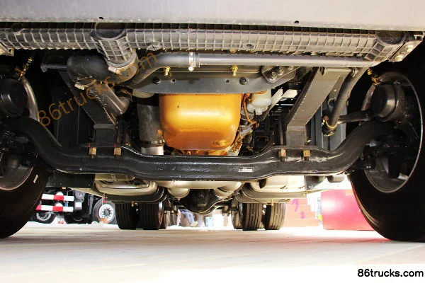 Dongfeng Liuqi Chenglong T7 Heavy Truck 520hp 6X4(10 wheels) Long-nose Tractor Truck Chassis (1) | 86Trucks