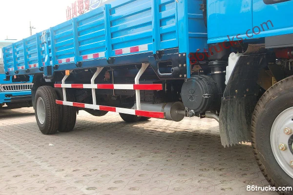 JAC Weiling 120hp 4X2(6 wheels) 5.2m semi-row stake truck Cab (3) | 86Trucks