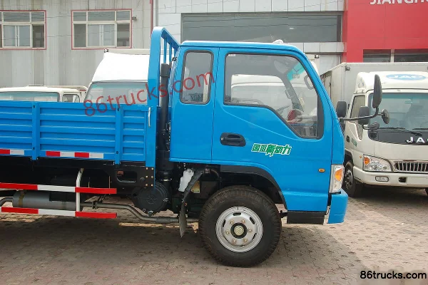JAC Weiling 120hp 4X2(6 wheels) 5.2m semi-row stake truck Exterior (3) | 86Trucks