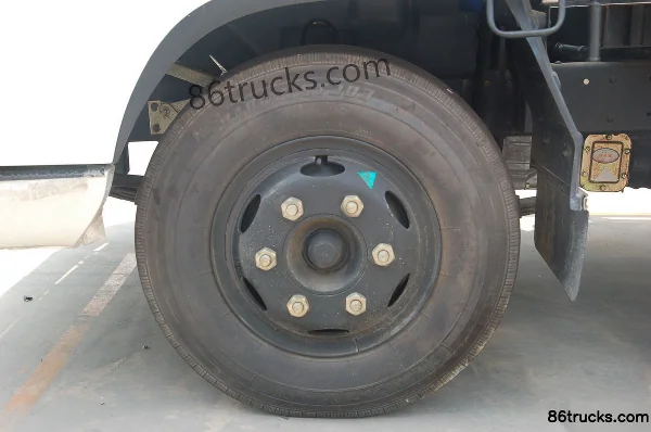 Foton Aumark A Series 95 hp 4X2(6 wheels) 3.8m Day Cab Flatbed Light Truck Chassis (1) | 86Trucks