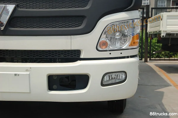 Foton Aumark A Series 95 hp 4X2(6 wheels) 3.8m Day Cab Flatbed Light Truck Exterior (3) | 86Trucks