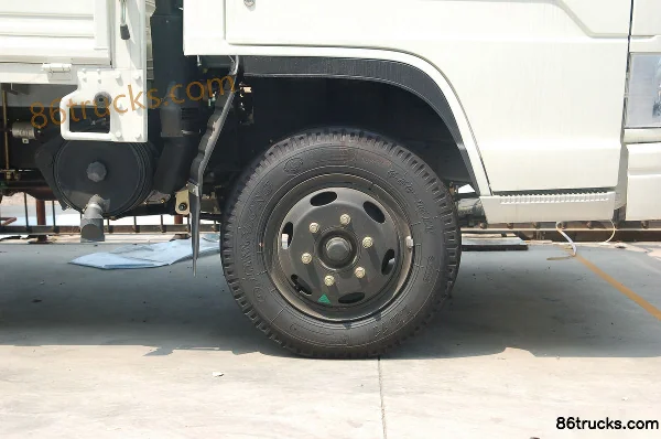 Foton Aumark N Series 95 hp 4X2(6 wheels) 4.25m single-row flatbed light truck (wide body) Chassis (1) | 86Trucks