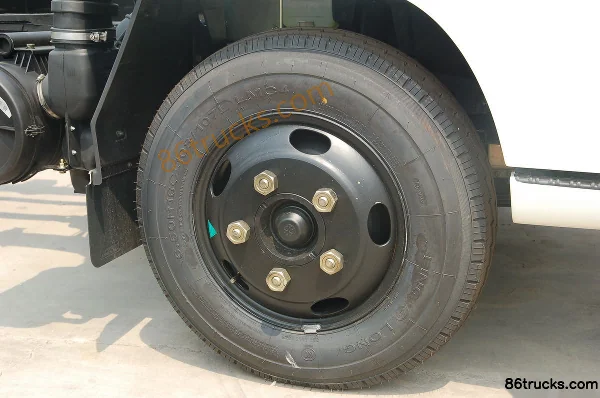 Foton Aumark A Series 95hp 4X2(6 wheels) 3360 Wheelbase Single Row Light Truck Chassis (1) | 86Trucks