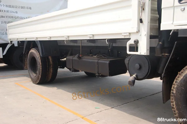 Foton Aumark série N 95 ch 4X2(6 roues) camion léger plateau à ridelles cabine simple 4,25 m (2) | 86Trucks