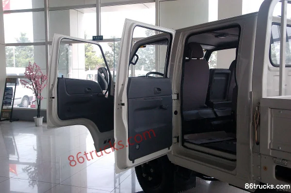 JMC Kaiyun 95hp 4X2(6 wheels) 3.1m Single Row Flatbed Light Truck Cab (2) | 86Trucks