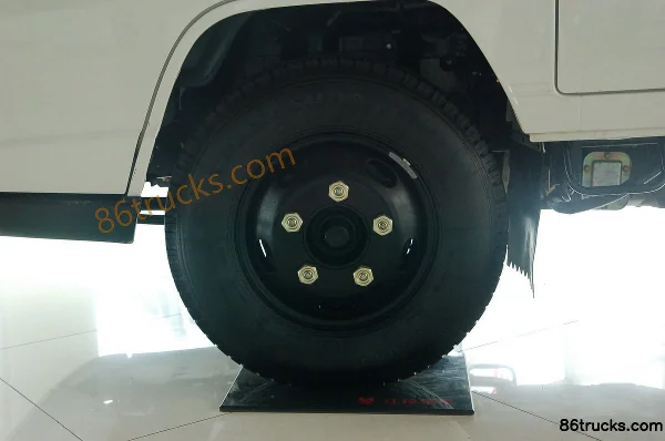 JMC Kaiyun 95hp 4X2(6 wheels) 3.1m Single Row Flatbed Light Truck Chassis (1) | 86Trucks