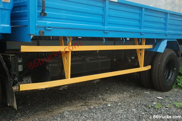 JMC Classic Shunda 109hp 4X2(6 wheels) 3.1m Single Row Flatbed Light Truck Chassis (2) | 86Trucks