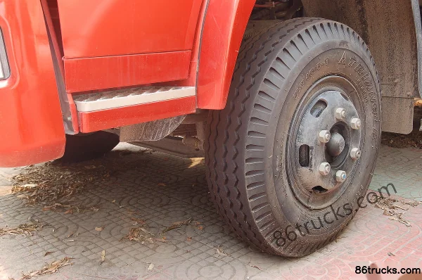 Dongfeng Kangba camion porteur 140 ch 4X2(6 roues) 5,8 m camion plateau ridelles (EQ1090G) Châssis (1) | 86Trucks