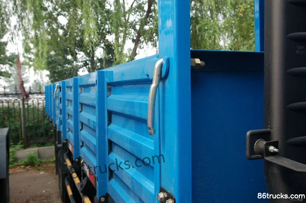 Dongfeng Duolika L 136 ch 4X2(6 roues) camion porteur plateau 6,2 m cabine simple Carrosserie (2) | 86Trucks