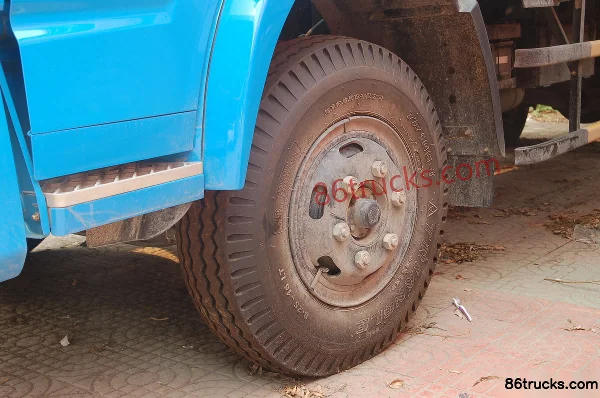 Dongfeng Duolika L 136 ch 4X2(6 roues) camion porteur plateau 6,2 m cabine simple Châssis (2) | 86Trucks
