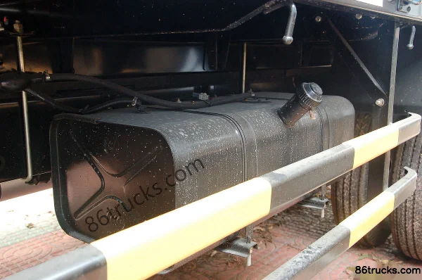 Dongfeng Jinba 115hp 4X2(6 wheels) 4.15m Single Row Flatbed Light Truck Chassis (3) | 86Trucks