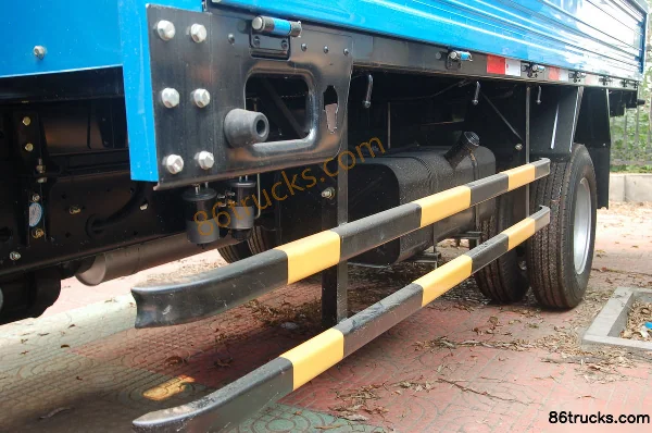 Dongfeng Jinba 115hp 4X2(6 wheels) 4.15m Single Row Flatbed Light Truck Chassis (1) | 86Trucks