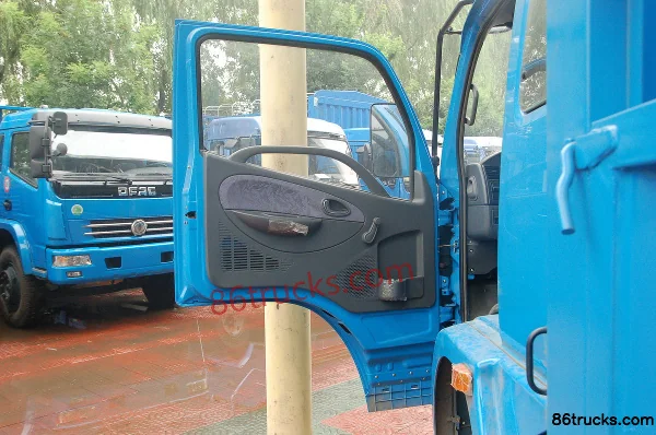 Dongfeng Duolika D8 Super 200 ch 4X2(6 roues) 6.2 m camion porteur à grille avec cabine avancée (1) | 86Trucks