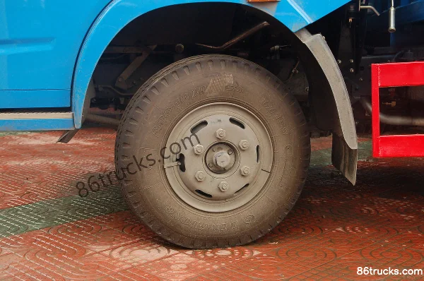 Dongfeng Duolika D8 Super 200 ch 4X2(6 roues) 6.2 m camion porteur à grille avec cabine avancée Châssis (1) | 86Trucks