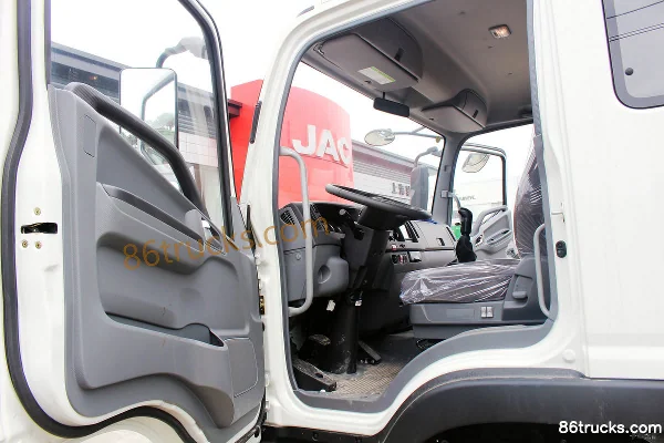 JAC Weishida W570 medium truck 160hp 4X2(6 wheels) 7.66m van cargo truck Cab (1) | 86Trucks