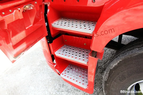 FAW Jiefang New J6P Heavy Truck Comfort Edition 350hp 4X2(6 wheels) Tractor Truck Cab (2) | 86Trucks