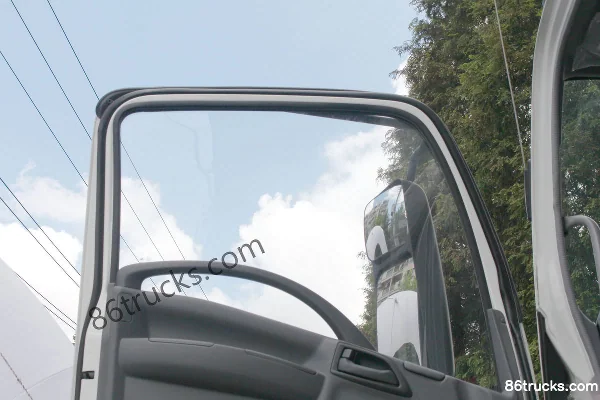 Qingling VC46 Heavy Truck 350 hp 6X4(10 wheels) 9.5m Wing Van Cargo Truck Cab (2) | 86Trucks