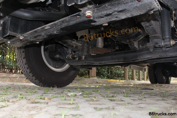 Qingling VC46 Heavy Truck 350 hp 6X4(10 wheels) 9.5m Wing Van Cargo Truck Chassis (3) | 86Trucks
