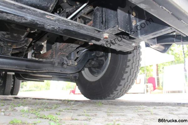 Qingling VC46 Heavy Truck 350 hp 6X4(10 wheels) 9.5m Wing Van Cargo Truck Chassis (1) | 86Trucks