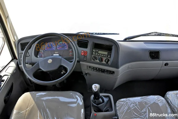 Dongfeng Special Chassis Series 180 hp 4X2(6 wheels) 7.7m Van Cargo Truck Cab (1) | 86Trucks
