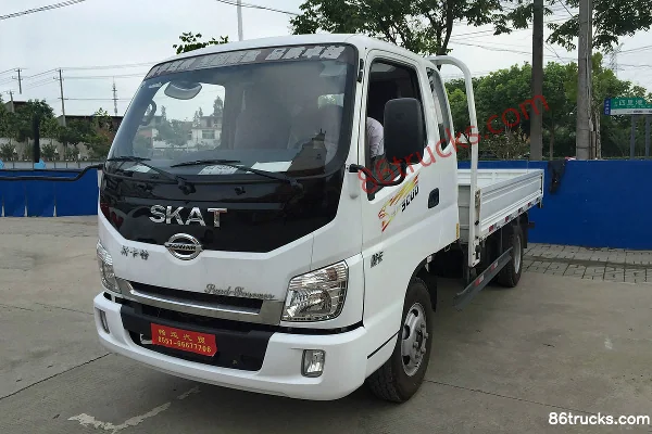 Shijun Sikate 102 hp 4X2(6 wheels) 3.8m Single Row Flatbed Light Truck Exterior (3) | 86Trucks