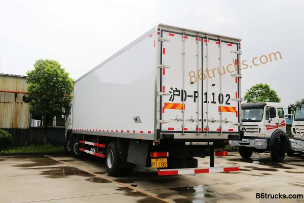 Dongfeng Commercial Vehicle Tianlong 245 hp 6X2(8 wheels) 9.4m Refrigerated Truck Exterior (2) | 86Trucks