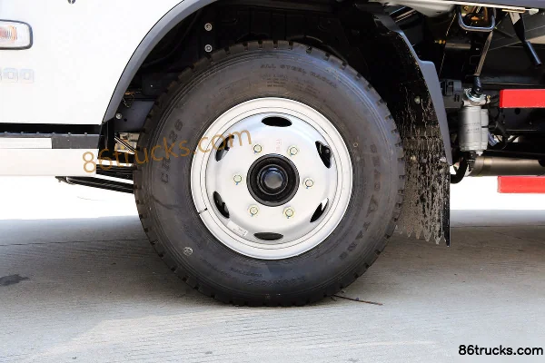 Yuejin Chaoyue C300 125hp 4X2(6 wheels) Refrigerated Truck Chassis (2) | 86Trucks
