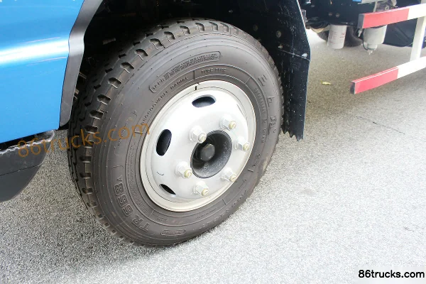 JAC Kangling 33 Wide Body 143 hp 4X2(6 wheels) 4.18m Single Row Flatbed Light Truck Chassis (1) | 86Trucks