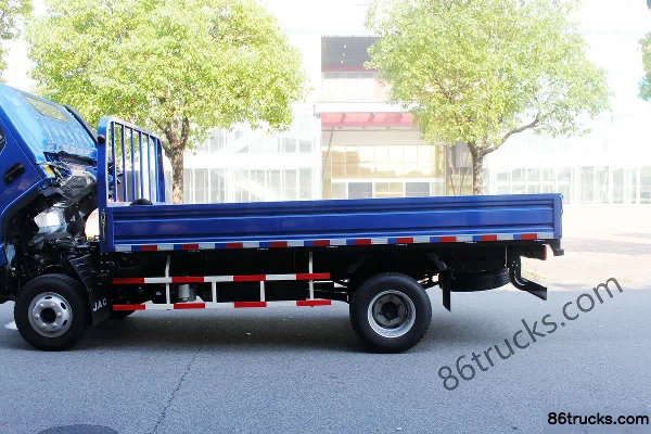 JAC Kangling 33 Wide Body 143 hp 4X2(6 wheels) 4.18m Single Row Flatbed Light Truck (1) | 86Trucks