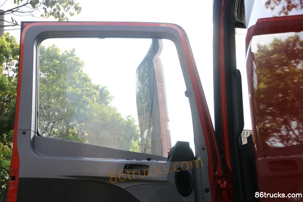 Foton Auman GTL 6 Series Heavy Truck Super Edition 280 hp 6X2(8 wheels) 9.6m van express truck Cab (3) | 86Trucks
