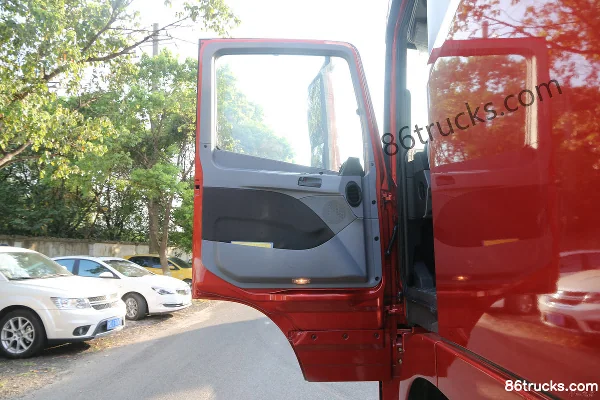 Foton Auman GTL 6 Series Heavy Truck Super Edition 280 hp 6X2(8 wheels) 9.6m van express truck Cab (2) | 86Trucks