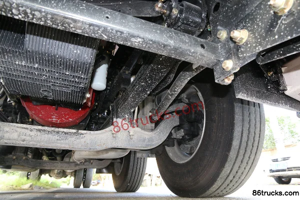 Foton Auman GTL 6 Series Heavy Truck Super Edition 280 hp 6X2(8 wheels) 9.6m van express truck Chassis (2) | 86Trucks