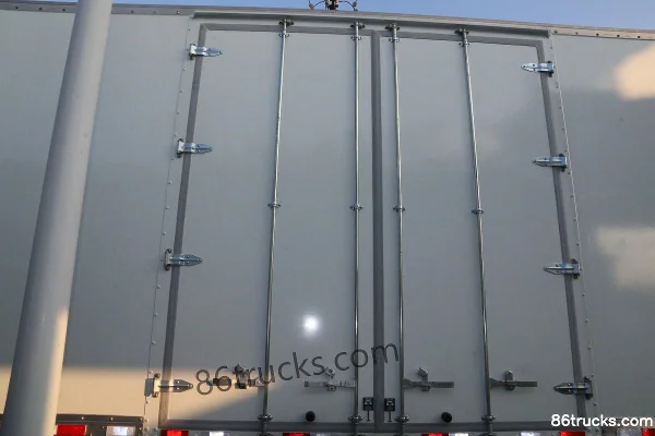 Foton Auman GTL 6 Series Heavy Truck Super Edition 280 hp 6X2(8 wheels) 9.6m van express truck Body (1) | 86Trucks