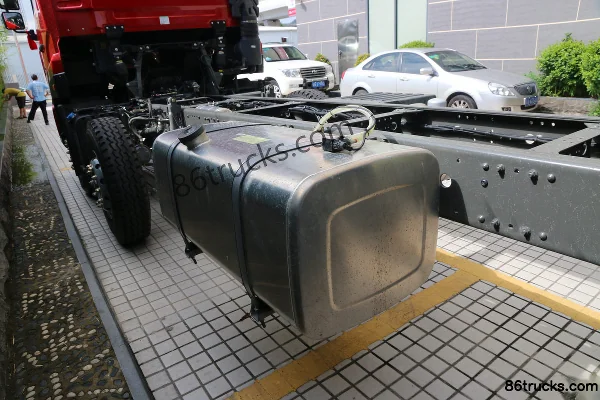 Sinotruk Steyr M5G Heavy Truck 340hp 8X4(12 wheels) 9.6m Cargo Truck Chassis (3) | 86Trucks