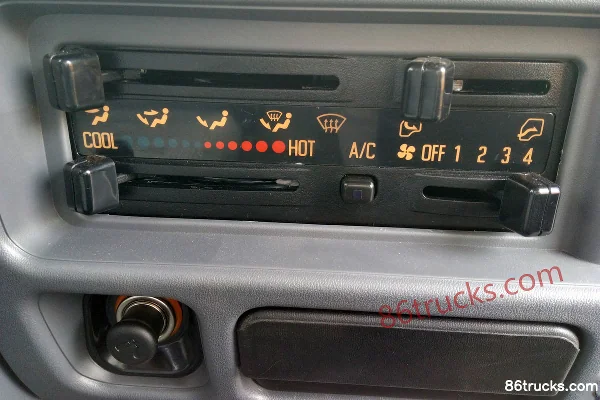 Isuzu 600P 120hp 4X2(6 wheels) 3.8m semi-crew cab light truck (3) | 86Trucks