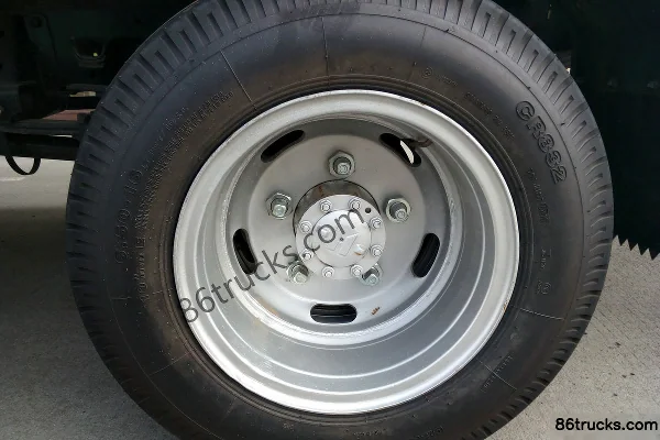 Isuzu 600P 120hp 4X2(6 wheels) 3.8m semi-crew cab light truck Chassis (3) | 86Trucks